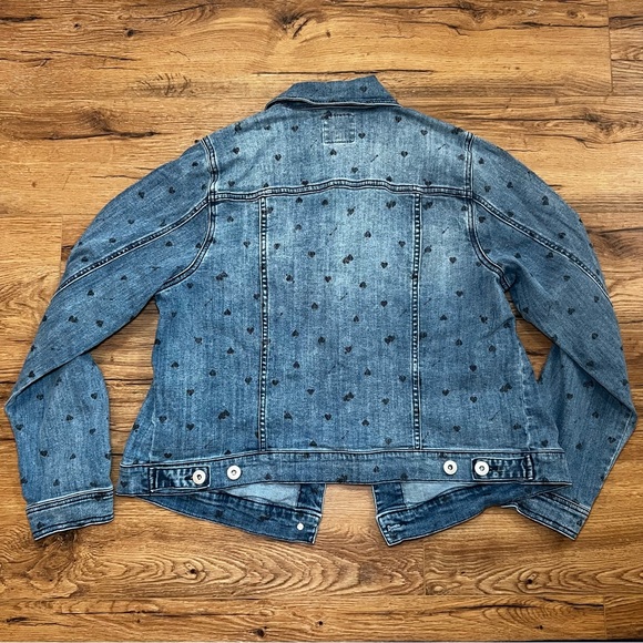 Torrid Medium-Wash Heart Arrows Denim Trucker Jacket SIZE 2 Sold Out Online - Picture 5 of 14